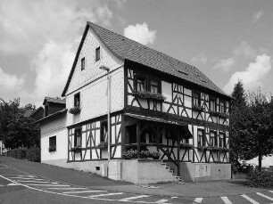 Wohnhaus; Friedrichsdorf, Dillinger Straße 38, Dillinger Straße 40