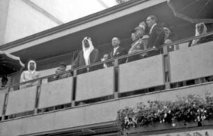 Freiburg: auf dem Balkon des Colombi Hotels; König, Oberbürgermeister, Schröder, Ernst