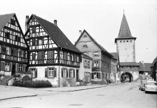 Gengenbach: Straße mit dem Oberen Tor
