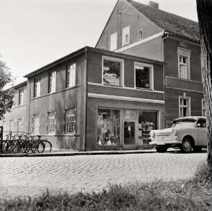 Fotografie des Neuen Konsum Kaufhauses in der Bahnhofstraße.