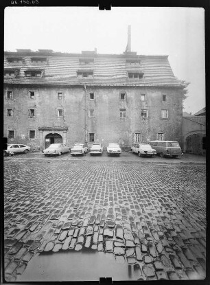 Zittau, August-Bebel-Platz (Neustadt) 47. Marstall (1511, Erweiterung a. 18. Jh.). Seitenansicht