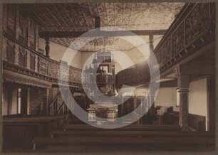Gemeinderaum der evangelischen Kirche Maliers mit Kanzelaltar