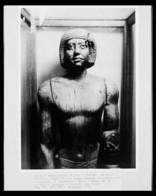 Oberteil einer Statue eines Mannes