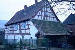 Fachwerkhaus mit angebautem Schleppdach