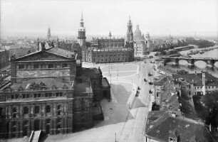 Dresden-Altstadt. Blick vom Turm des Fernheizwerkes nach Südosten gegen Brühlsche Terrasse, Katholische Hofkirche und Opernhaus