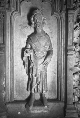 Grabmal der heiligen Ludmilla von Prag — Nördliche Längsseite der Tumba — Der heilige Sigismund