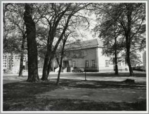 Gutshaus Strehlitz mit Park, heutiger Zustand als Schule, Strzelce