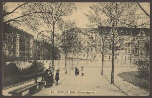 Ansichtskarte Promenade am Rand des Viktoriaparks