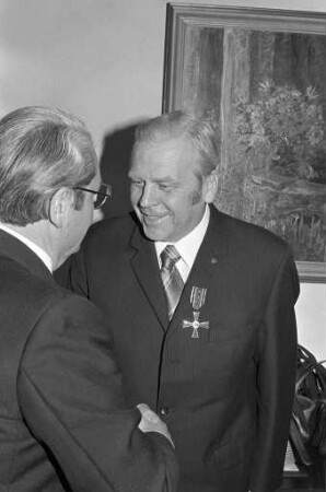 Verleihung des Bundesverdienstordens an den langjährigen Schatzmeister des Stadtjugendausschusses Erwin Keuerleber