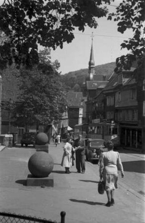 Langenberg: Hauptstraße, Vordergrund Kugel