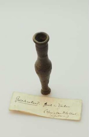 Unguentarium mit langem Stielfuss und bauchigem Körper