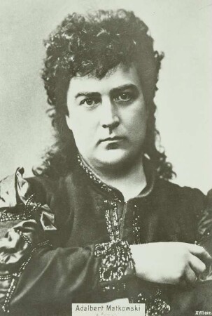 Adalbert Matkowsky (1858-1909; Schauspieler) als Hamlet in dem gleichnamigen Schauspiel von William Shakespeare. Fotografie (Weltpostkarte). Hamburg, um 1887