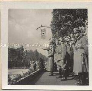 Die Soldaten Adolf Hitlers im Felde, Einzug und Parade der siegreichen Truppen vor Adolf Hitler in Warschau