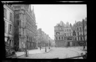 Saint-Quentin (Dep. Aisne, Frankreich): "Rathaus" (Seitansicht, Nahaufnahme)