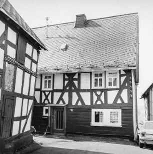 Haiger, Weidelbacher Straße 10, Weidelbacher Straße 12