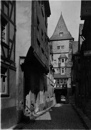 Bacharach am Rhein (Rheinland-Pfalz). Ansicht des Kranentores (heute Hotel)