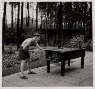 Berlin, Sport und Arbeit im Lazarett, Sport mit Ohnhändern, Billard als Unterhaltungsspiel