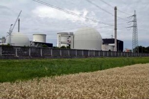 Atomkraftwerk Biblis. Der Doppelreaktor braucht vier Kühltürme