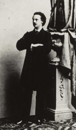 Porträt Alexander Wilhelm Liebe (1828-1880; Schauspieler). Albuminabzug auf Karton (Carte-de-visite mit Atelieraufdruck verso)