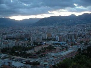 Palermo, Stadtzentrum abends, vom Monte Pellegrino