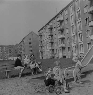 Dresden. Wohnbebauung mit kleinem Spielplatz