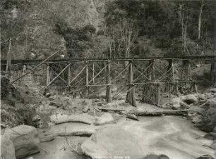 Provisorische Holzbrücke der Andenbahn