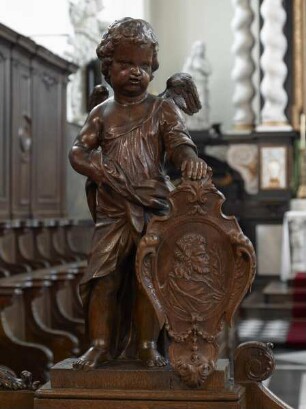 Engel mit Wappenschild mit Bildnis des heiligen Josefs