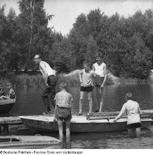 Feriengestaltung (Baden, Boot fahren)