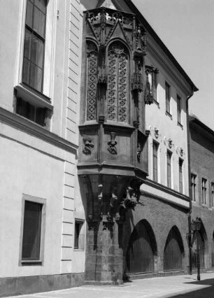 Karls-Universität & Collegium Carolinum — Erker