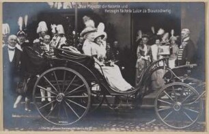 Ihre Majestät die Kaiserin und Herzogin Victoria Luise zu Braunschweig. Postkarte