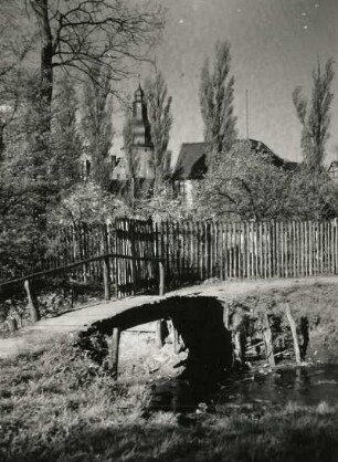 Gommern, Brücke : Gommern. Blick über die Ehle gegen den Schloßturm