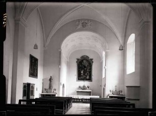 Kapuzinerkirche innen nach Osten nach der Restaurierung; Altare