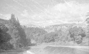 Selbstversenkung des Hochseepassagierdampfers "Columbus" am 19. Dezember 1939, Blick vom Internierungslager aus über Angel Island, Kalifornien