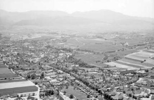 Heitersheim: Ortsbild mit Schwarzwald, von Westen