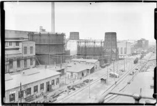 Blick von Bau Me 106 Kohlenoxydreinigung, Me 12 Linde- und Kompressorenanlage, Me 39 Betriebswerkstatt, Me 118 Abort, Me 132 Büro und Laboratorium, Me 149 Kühlwerk, Me 225 Technikum, Me 333 Kontaktofenbau, Me 505, 506 Gasbehälter, Straße VI