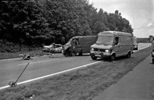 Unfall B404: Ein Audi-Fahrer verursachte Fronstalzusammenstoß und verstarb noch an der Unfallstelle