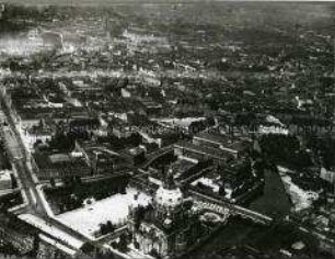 Luftaufnahme vom Bezirk Berlin-Mitte (Lustgarten, Dom, Museumsinsel)