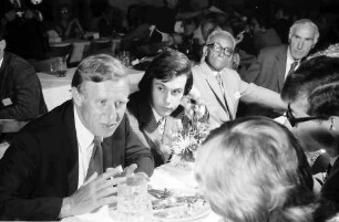 22. Tagung 1972 Mediziner; Lindau Sängerhalle: Konrad Bloch im Gespräch