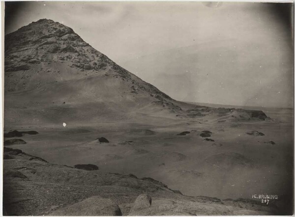 Huaca de la Luna am Fusse des Cerro Blanco