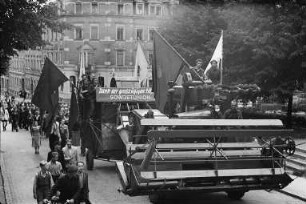 Radeberg, Ankunft von sowjetischen Mähdreschern, Einsatz der Mähdrescher auf dem Volksgut (VG) Seifersdorf, Juli 1952
