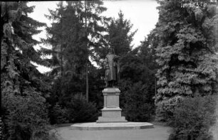 Tangermünde, Denkmal des Kaisers Karl IV. : Denkmal des Kaisers Karl IV. Bronze (1900; L. Cauer). Tangermünde, Burganlage