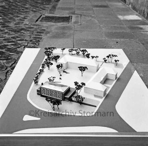 Architekturmodell für Sporthalle und Lehrschwimmbecken der Stadtschule