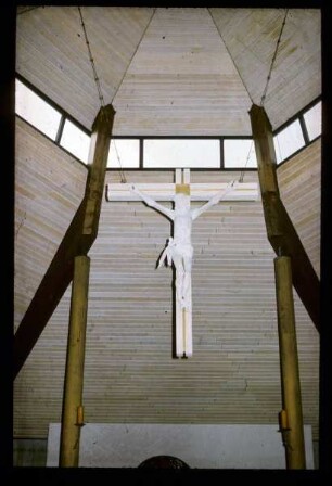 Kruzifix in Kapelle