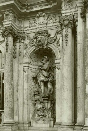 Dresden, Zwinger, Kronentor, Vulcanus von Balthasar Permoser