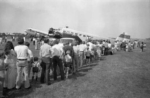 Flugzeug-Oldtimer-Schau der Air Classic Gmbh Echterdingen auf dem Flugplatz Forchheim