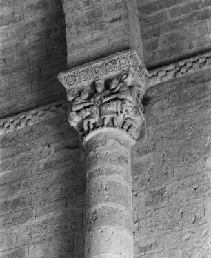 Romanische Kapitelle im Inneren — Kapitell 8: Menschliche Figuren