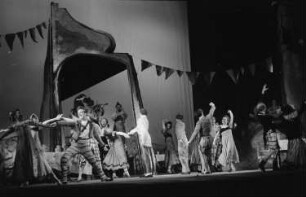 Szenenbilder aus der heiteren Oper "Schneider Wibbel" von Mark Lothar an der Komischen Oper Berlin