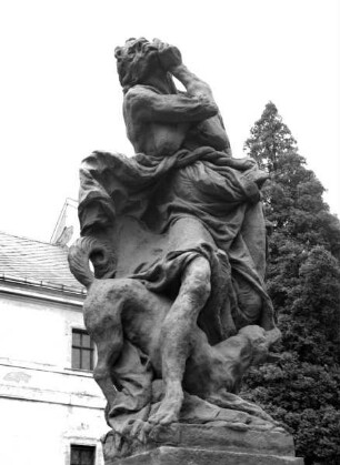 Skulptur, allegorische Darstellung: "Der Neid" (Kopie). Skulptur aus der Reihe "Die zwölf Laster"