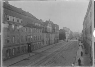 Friedrichstraße mit Dresdner Preßhefen- und Kornspiritusfabrik Bramsch. Blick von Nordwesten : Beschorner, Gleise der Pferdebahn