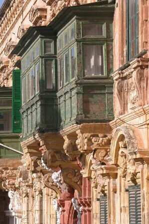 Balkone in La Valetta am Republikplatz